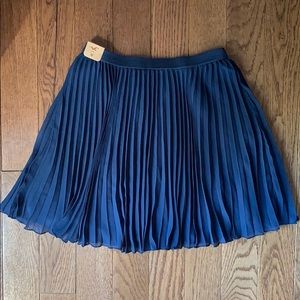 NWT 🌼 Hollister Skater Pleated Skirt NAVY BLUE